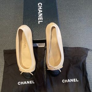 Womens Chanel Cap Toe Ballerina Flats Black & Beige Size 35.5 Authentic